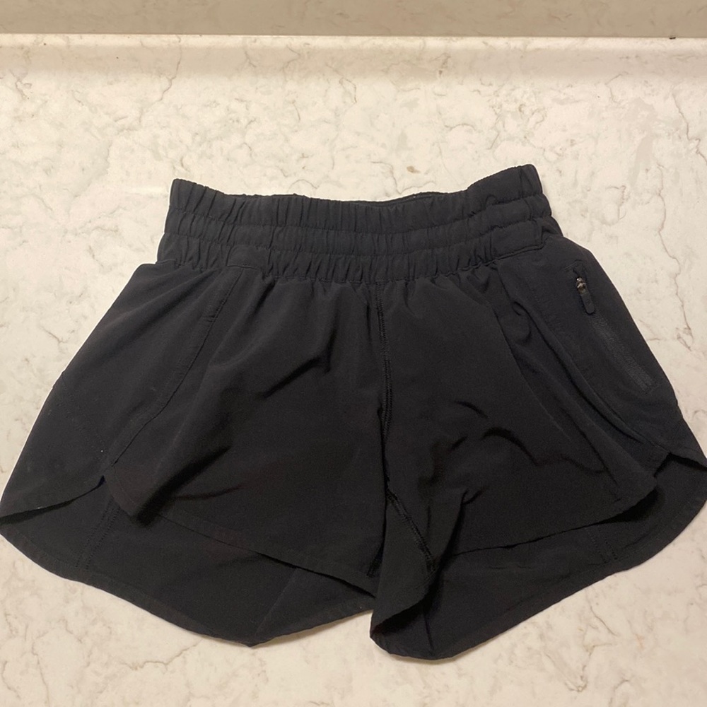 Lululemon Tracker Low-Rise Lined Short 4”, Size 2